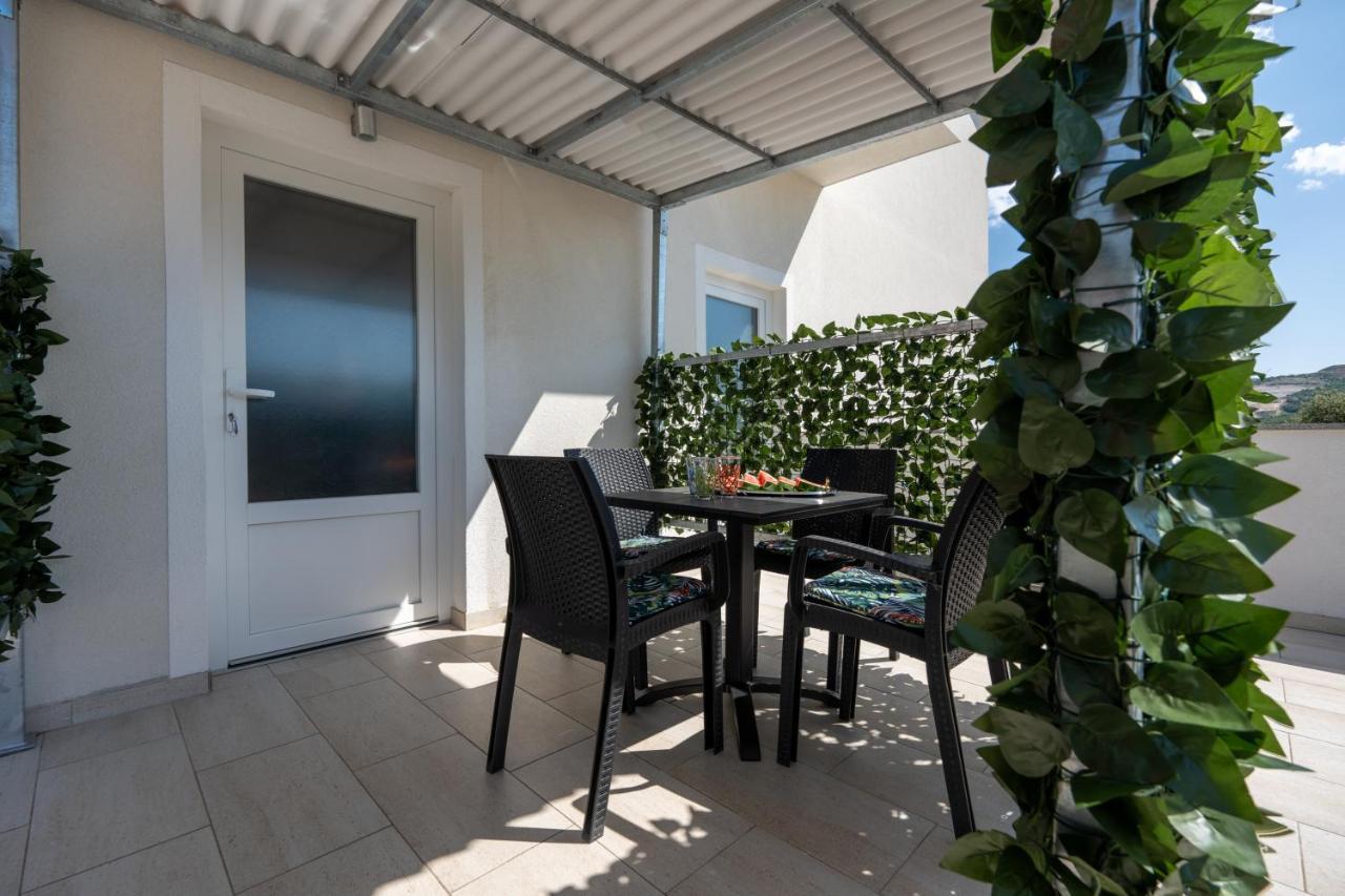Apartmani Livaja Plano 外观 照片