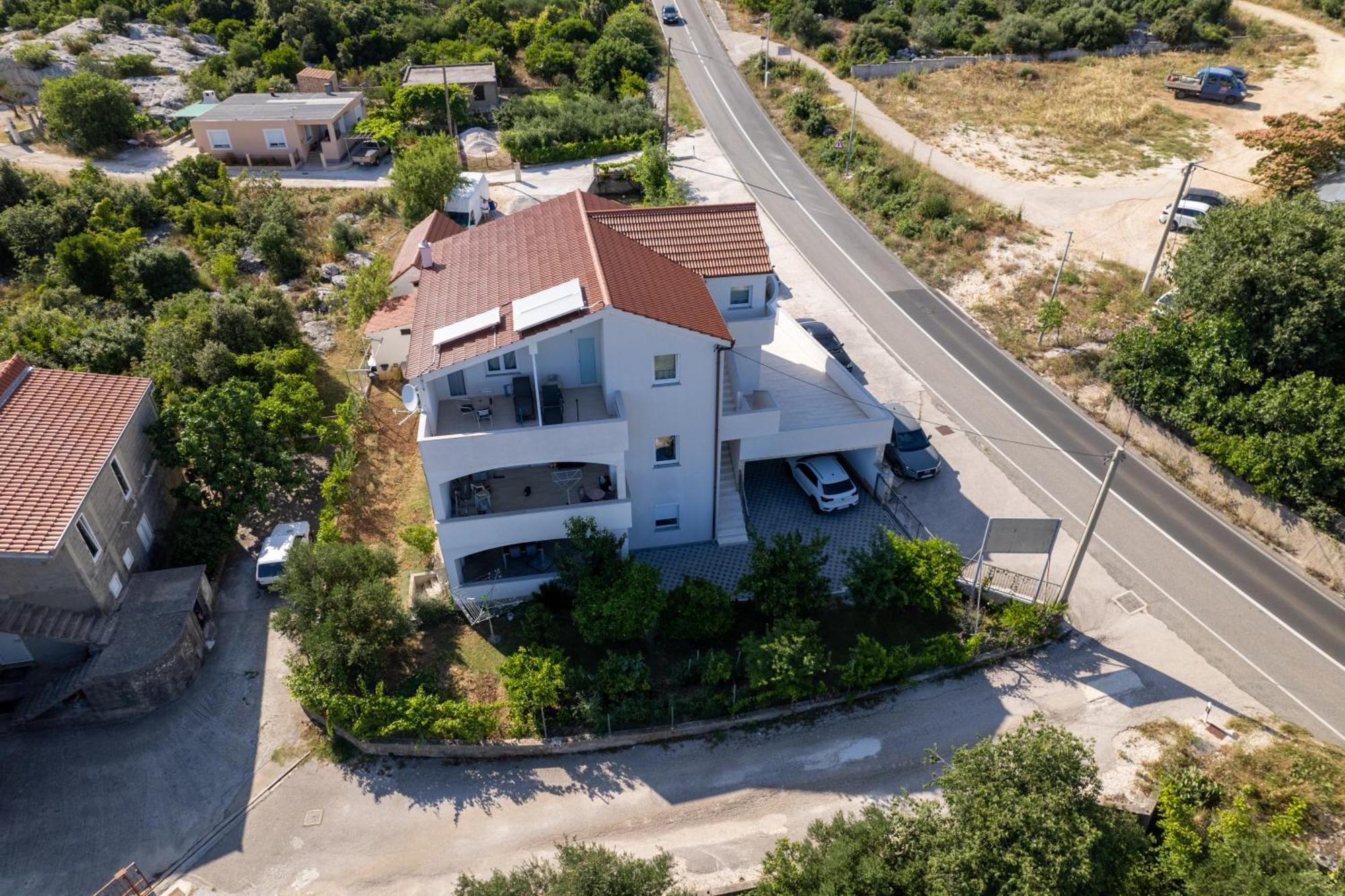 Apartmani Livaja Plano 外观 照片