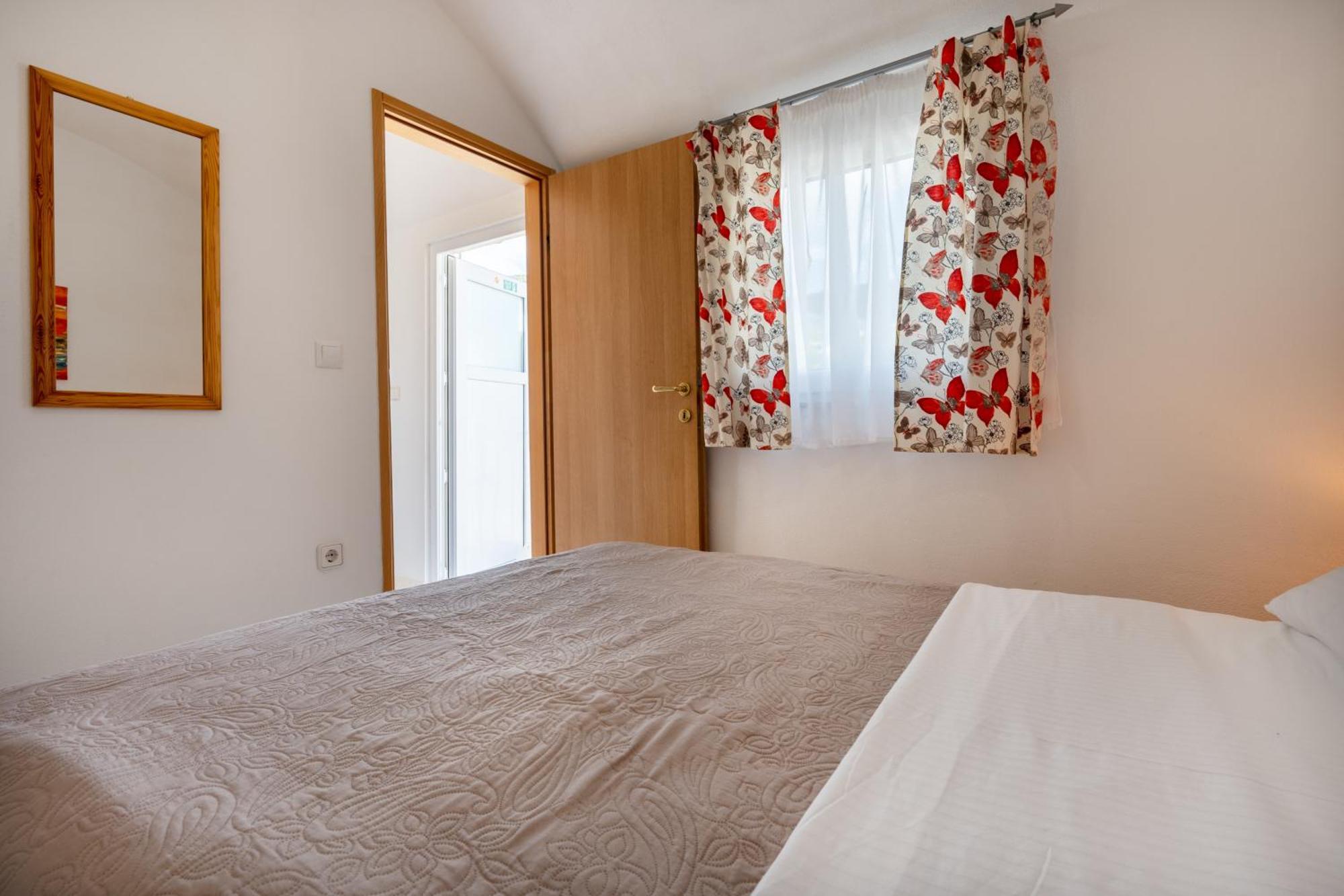 Apartmani Livaja Plano 外观 照片